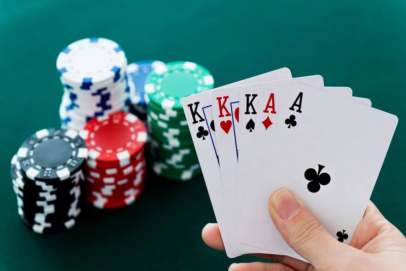 Ẩn số sau những lá bài Poker
